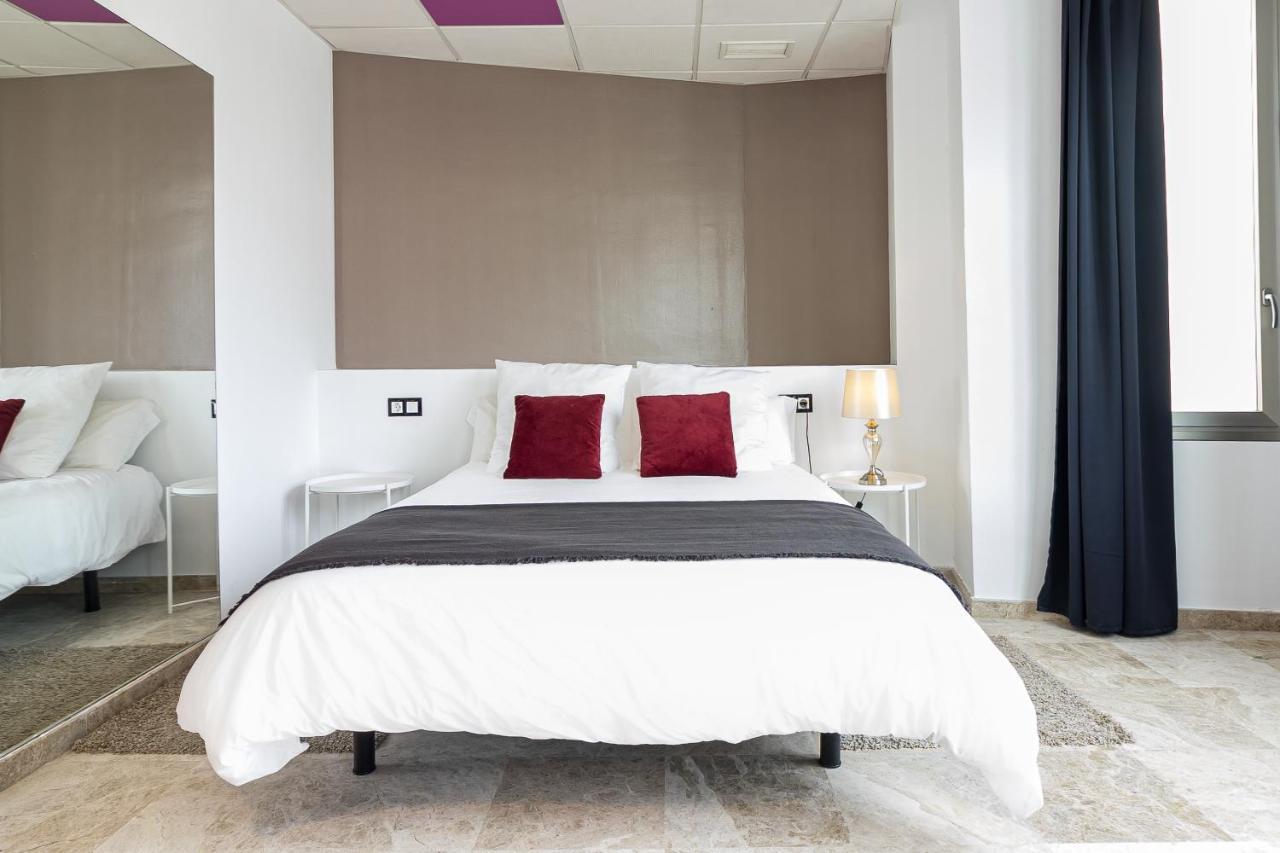 Saenz Suites Gallery By Bossh! Apartments มาลากา ภายนอก รูปภาพ