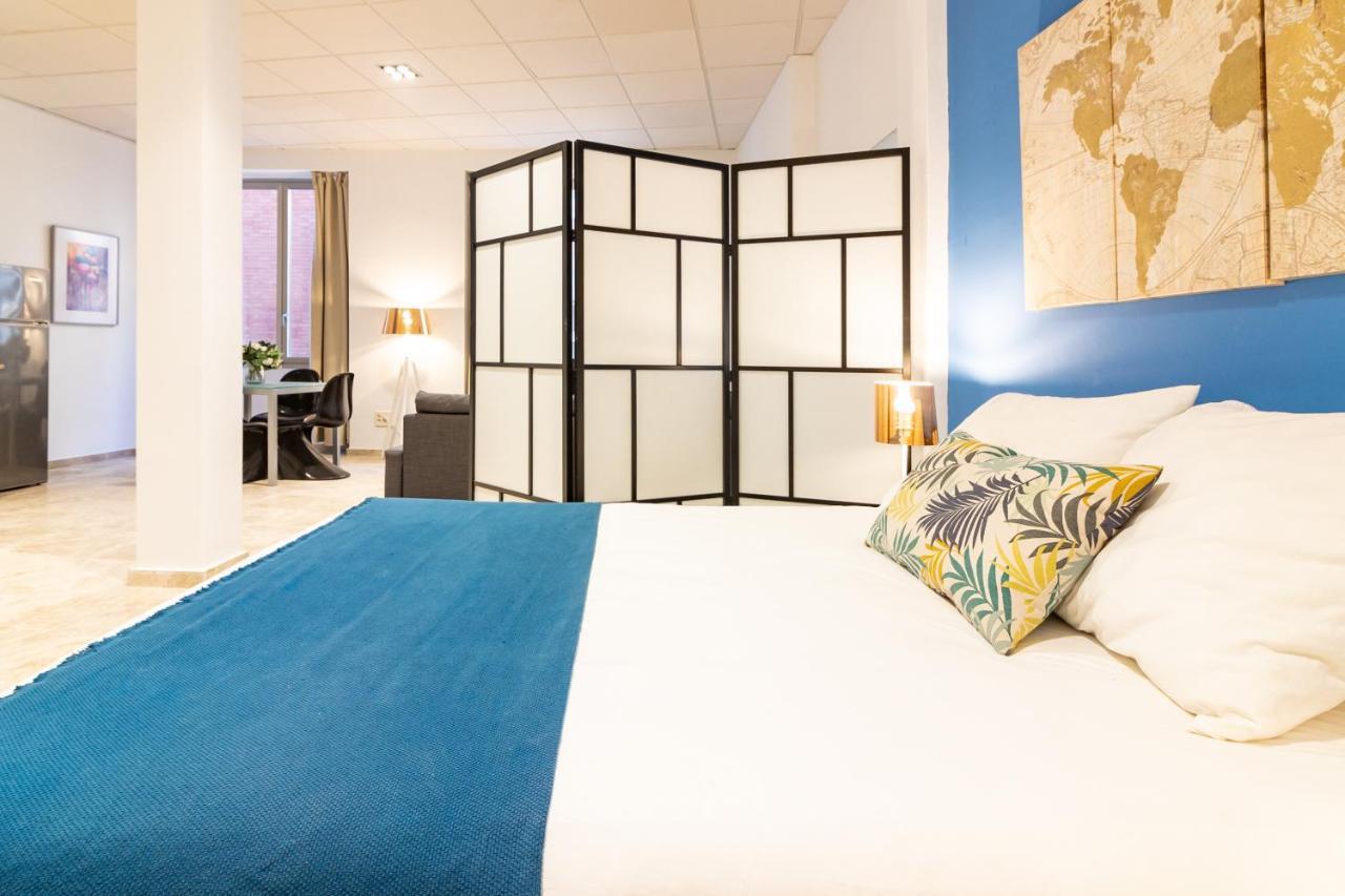 Saenz Suites Gallery By Bossh! Apartments มาลากา ภายนอก รูปภาพ