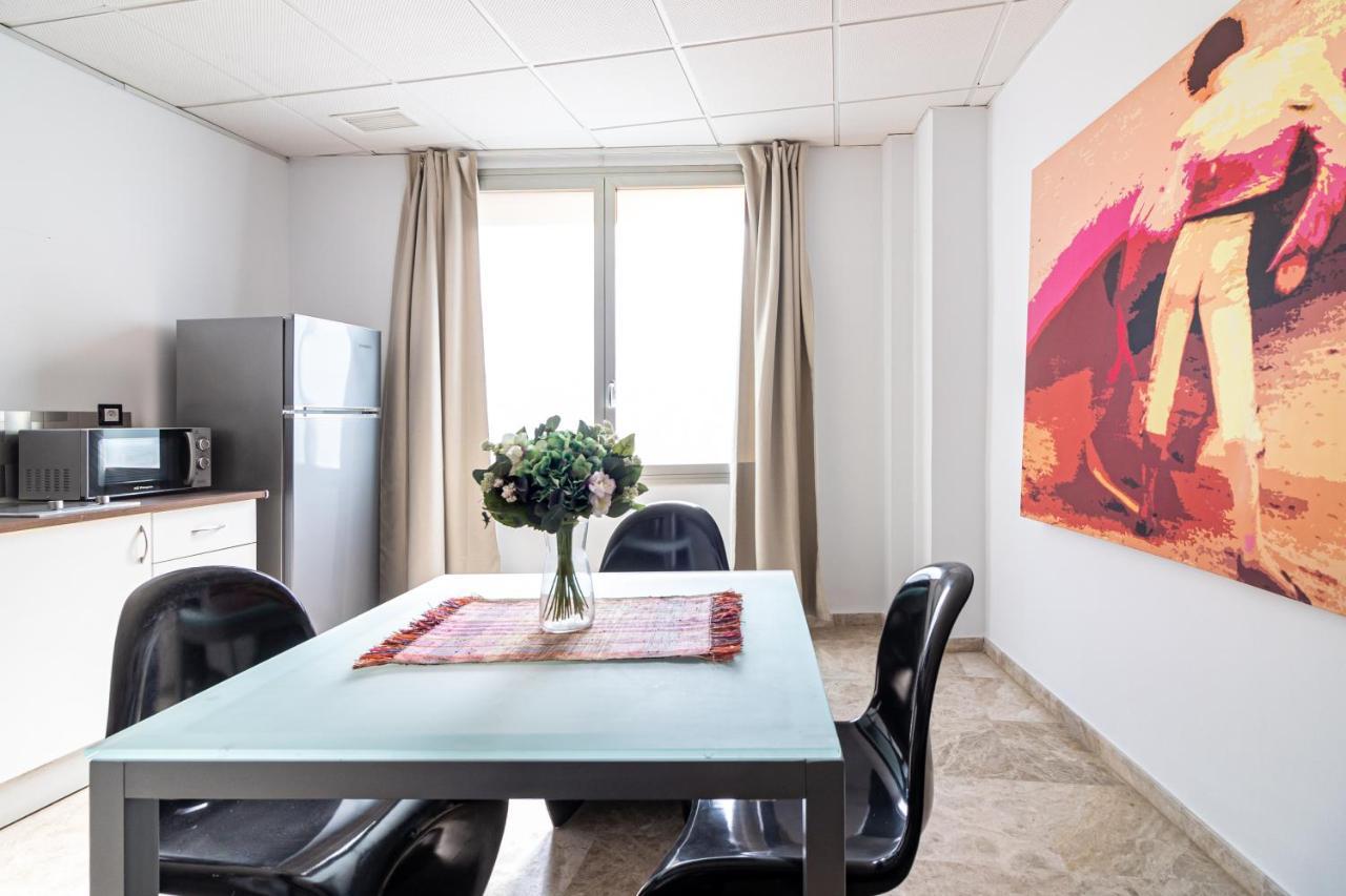 Saenz Suites Gallery By Bossh! Apartments มาลากา ภายนอก รูปภาพ