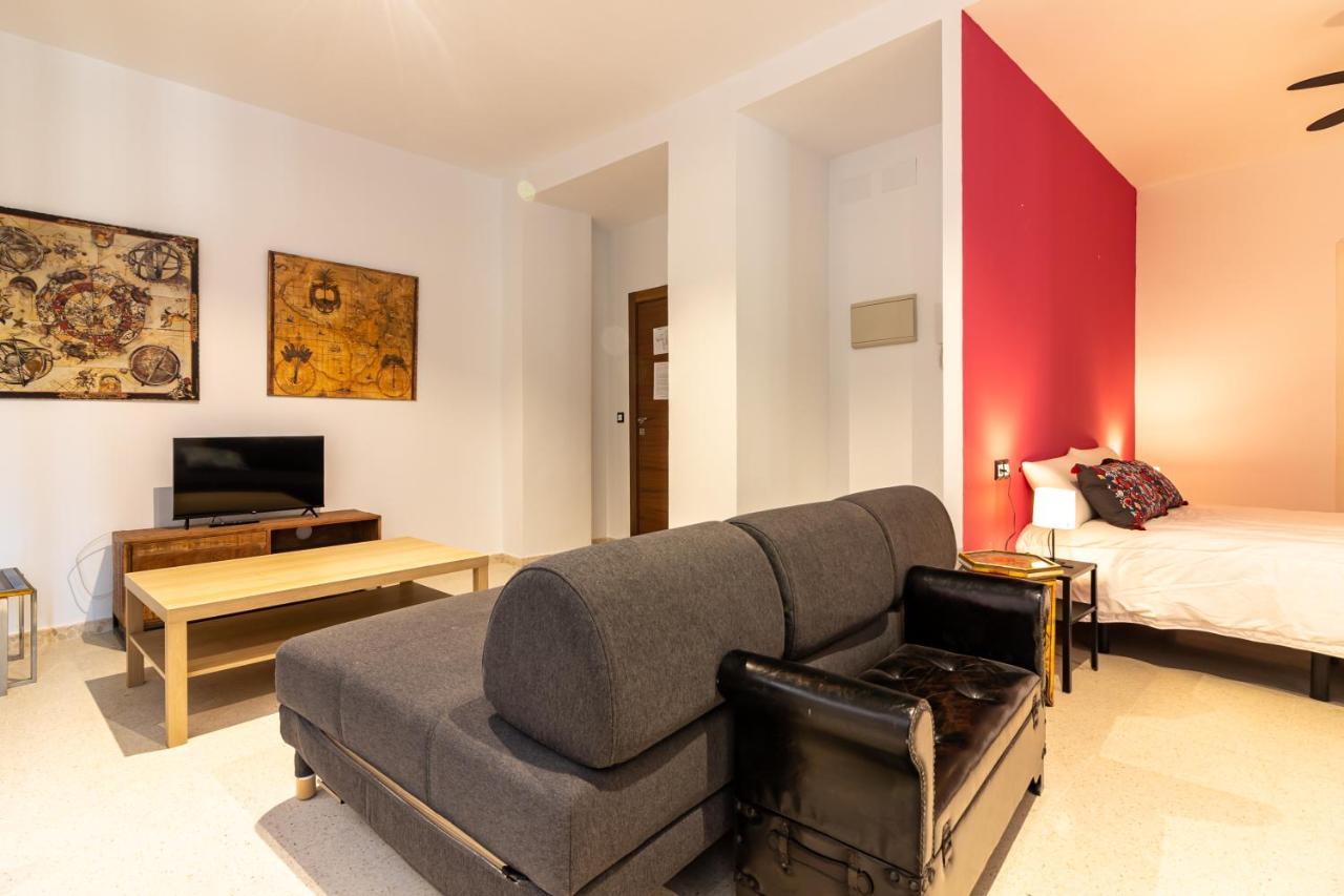 Saenz Suites Gallery By Bossh! Apartments มาลากา ภายนอก รูปภาพ