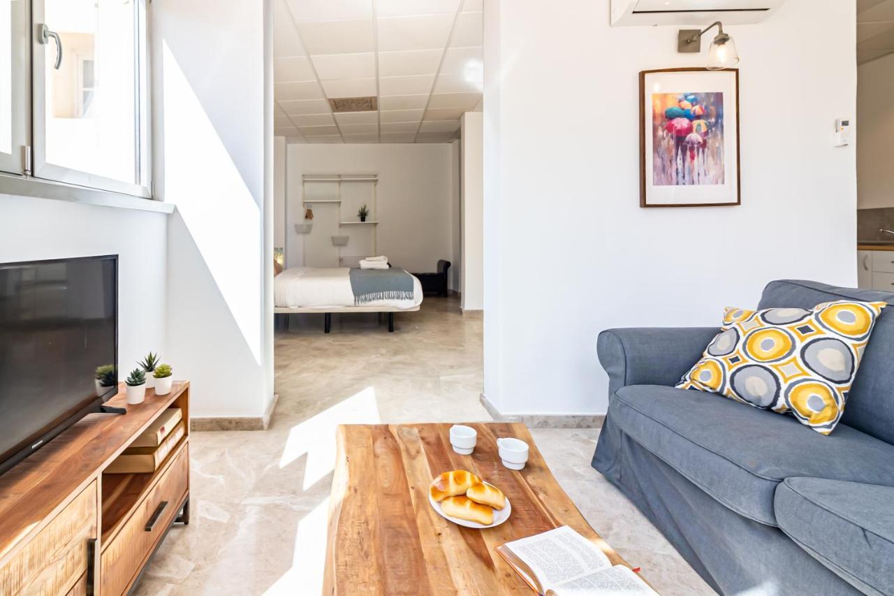 Saenz Suites Gallery By Bossh! Apartments มาลากา ภายนอก รูปภาพ