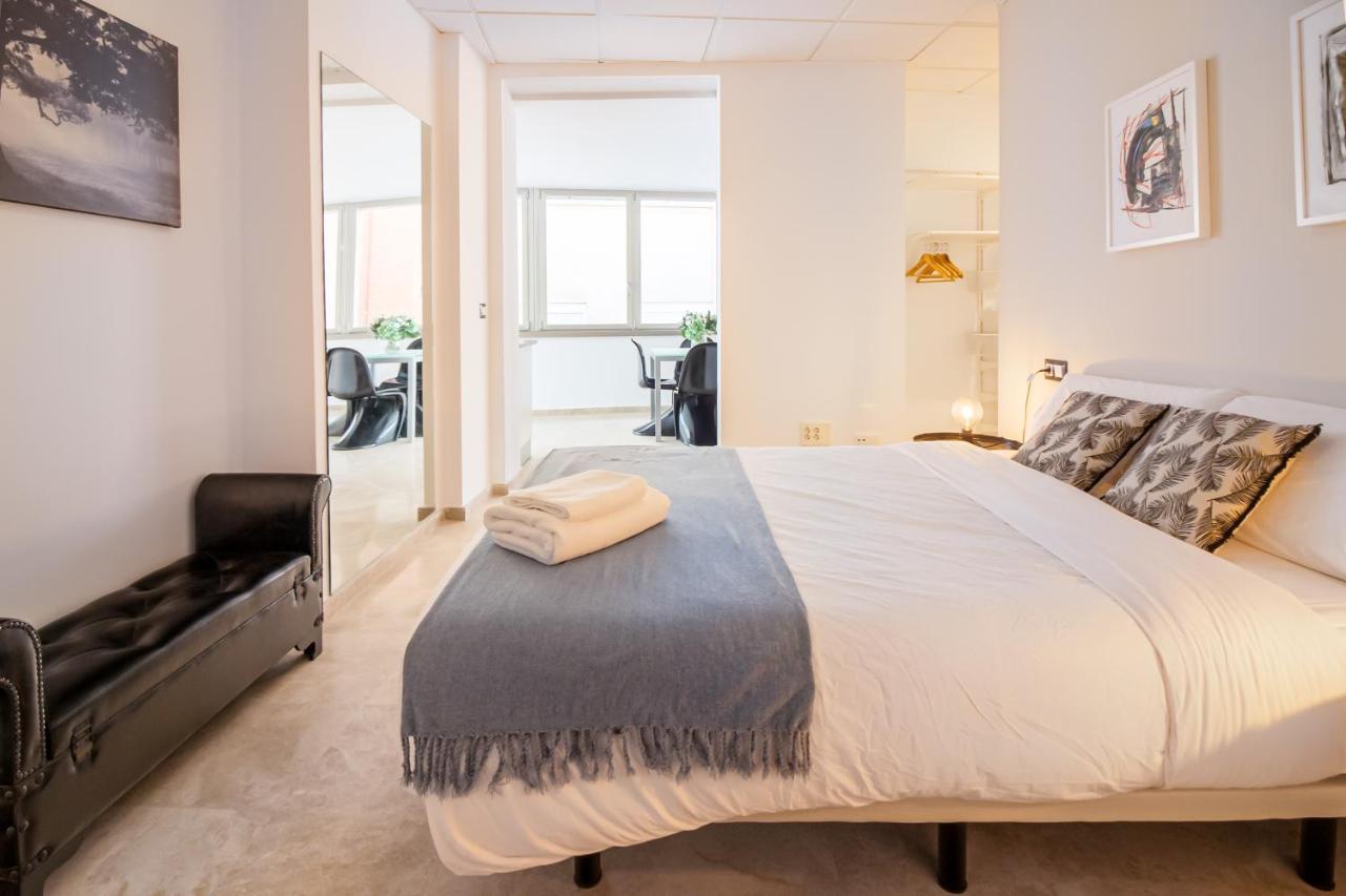 Saenz Suites Gallery By Bossh! Apartments มาลากา ภายนอก รูปภาพ
